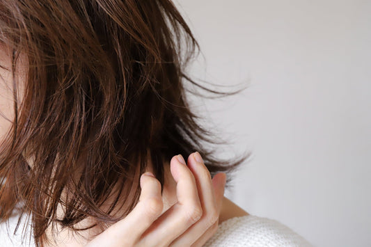 【なぜ?】ヘアオイルで逆にパサつく髪に!良かれと思ったケアが乾燥を招く理由とは